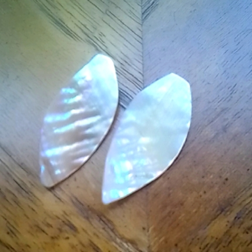 🍀Iridescent Mother Of Pearl Shell Pendants!!!